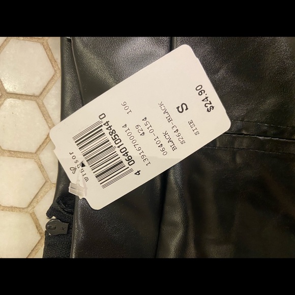 NWT. Faux leather lace skirt from windsor - Picture 5 of 6